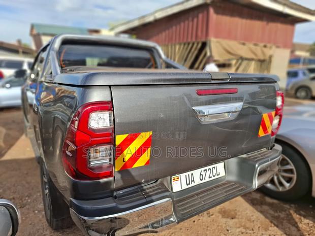 Toyota Hilux SR5 4x4 2016 Gray