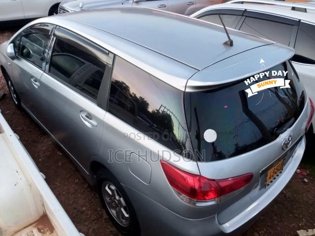 Toyota Wish 2011 Silver