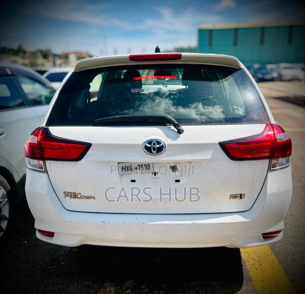 Toyota Corolla Fielder 1.5 Hybrid FWD 2017 White