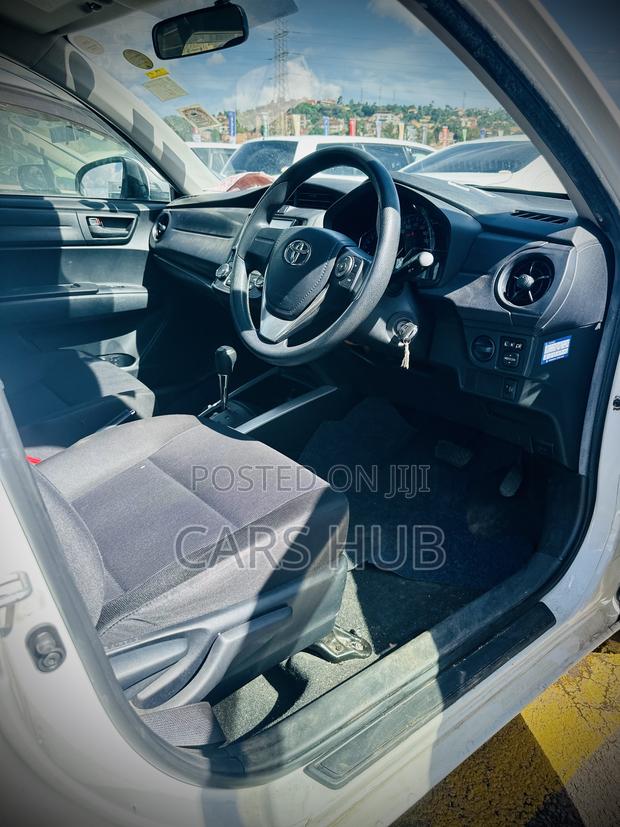 Toyota Corolla Fielder 1.5 Hybrid FWD 2017 White