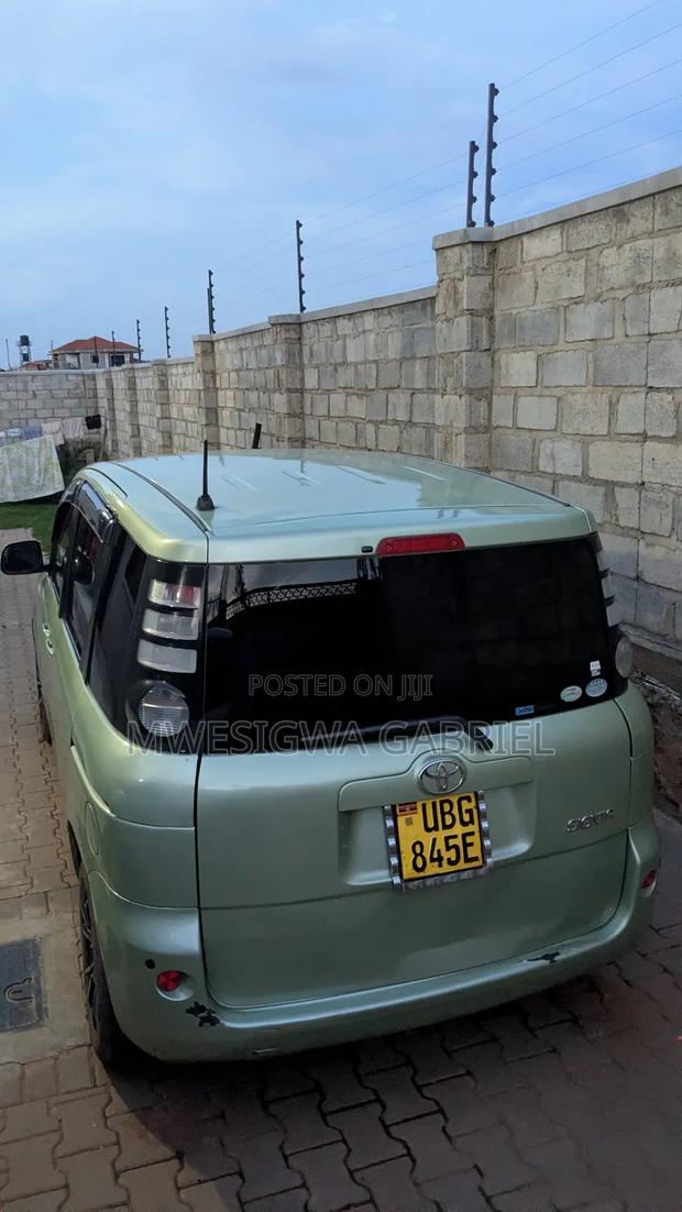 Toyota Sienta 1.5 FWD 2009 Green