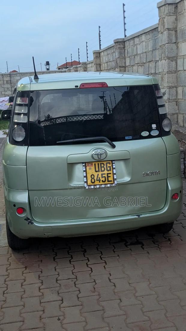 Toyota Sienta 1.5 FWD 2009 Green