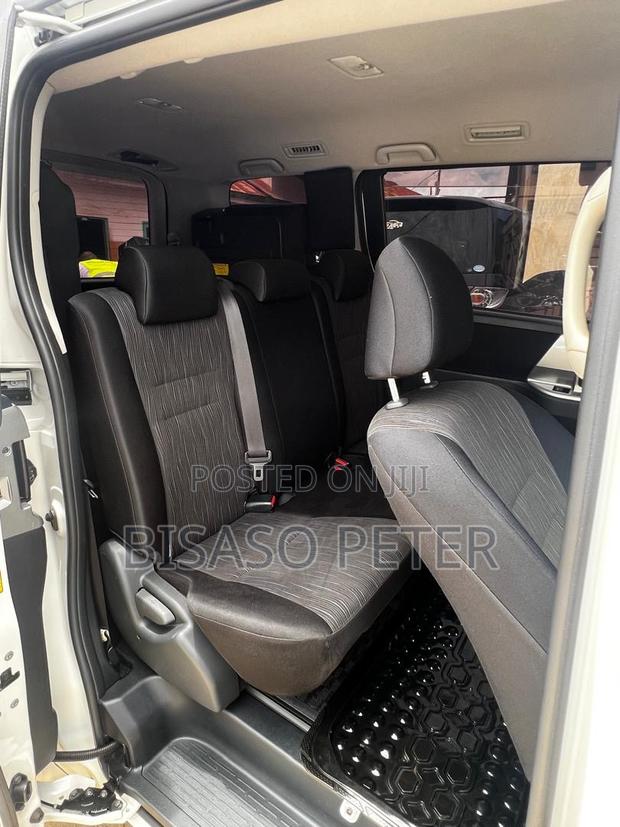 Toyota Noah 2.0 143hp AWD (8 Seater) 2012 White