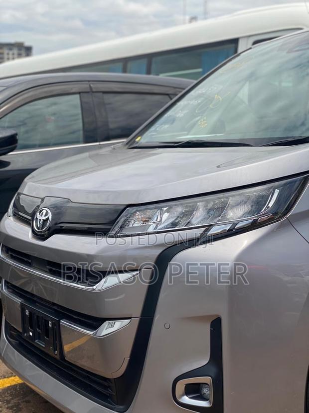 Toyota Noah 2022 Silver