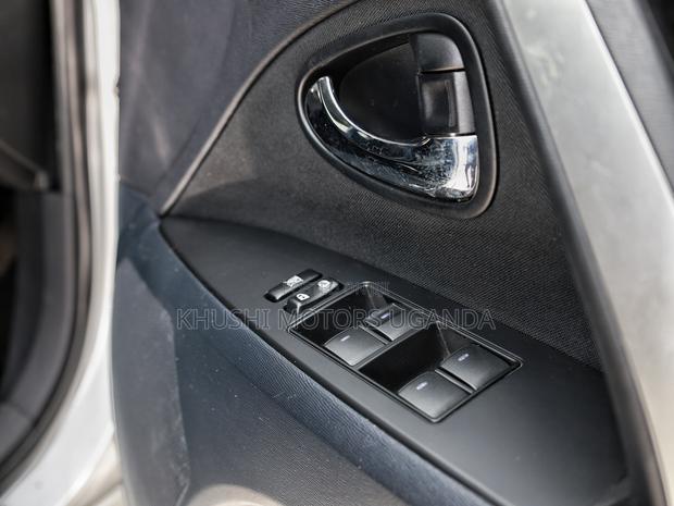 Toyota Avensis 2012 Silver