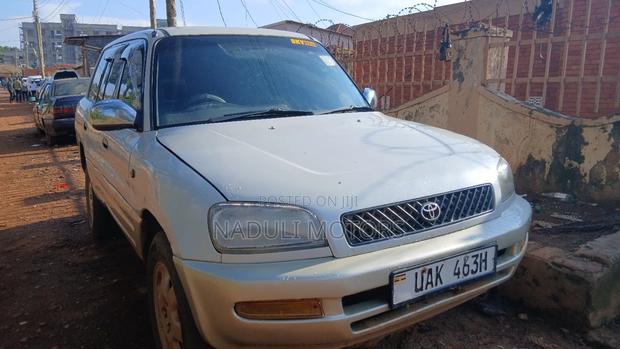 Toyota RAV4 1999 White