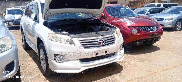 Toyota Vanguard 2012 Off white
