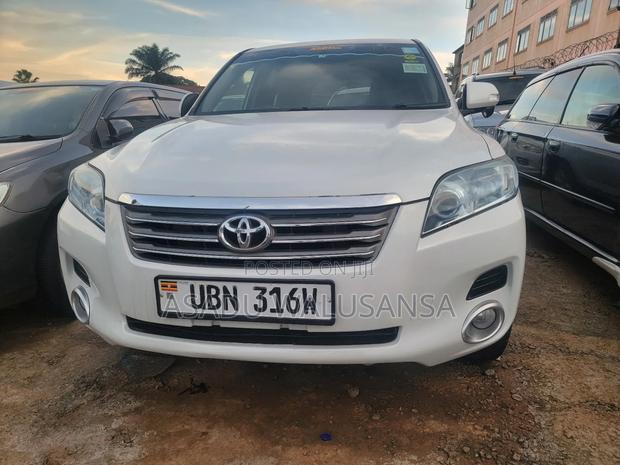 Toyota Vanguard 2012 White