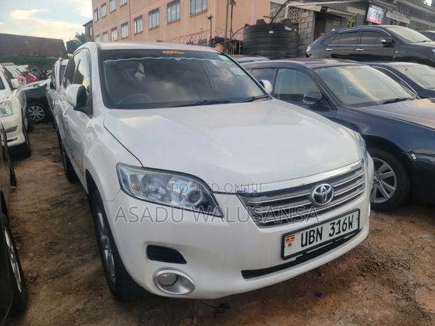 Toyota Vanguard 2012 White