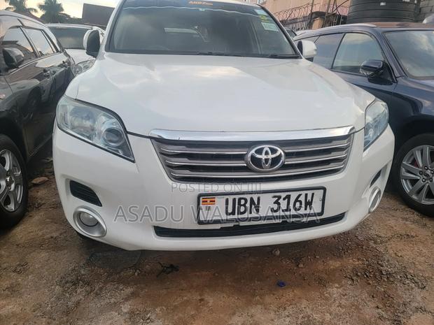 Toyota Vanguard 2012 White