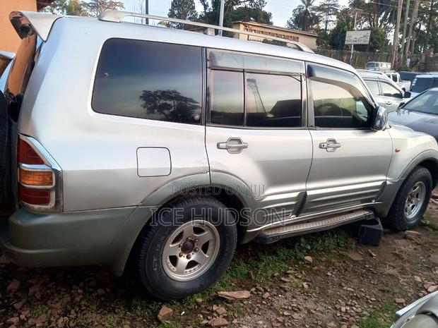 Mitsubishi Pajero 2002 Silver