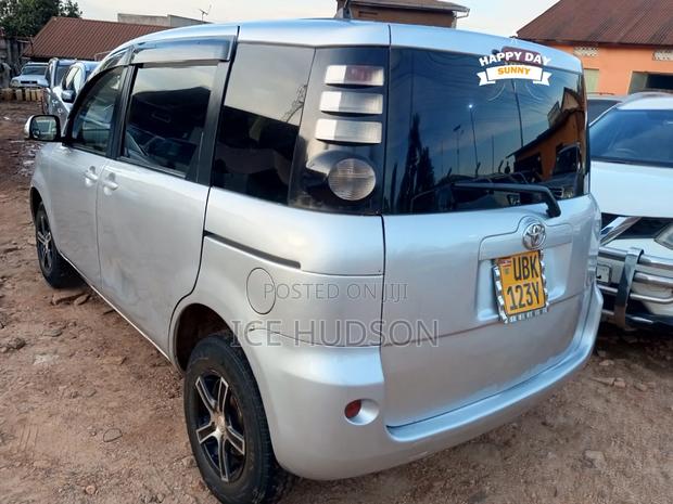 Toyota Sienta 2008 Silver