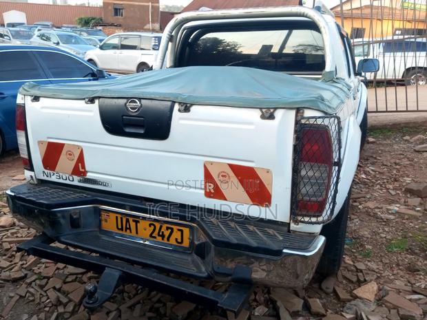 Nissan DoubleCab 2005 White