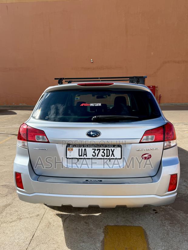 Subaru Outback 2011 Silver