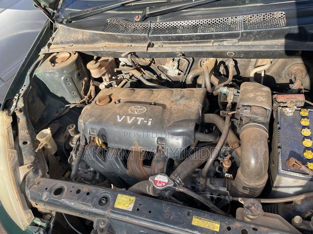 Toyota Vitz 2000 Green