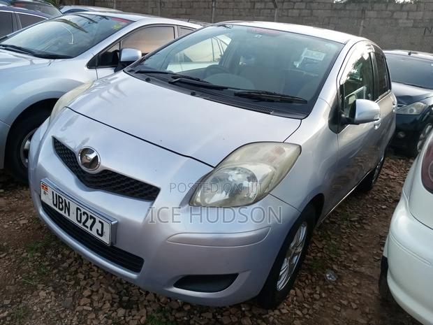Toyota Vitz 2009 Silver
