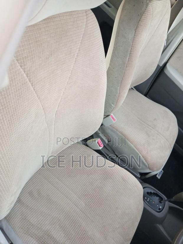 Toyota Vitz 2009 Silver