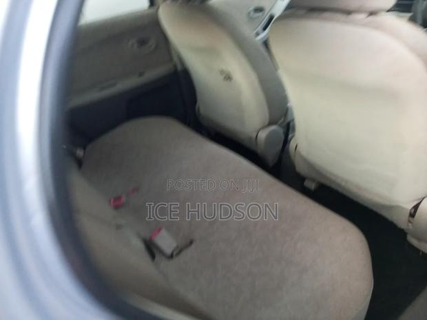 Toyota Vitz 2009 Silver