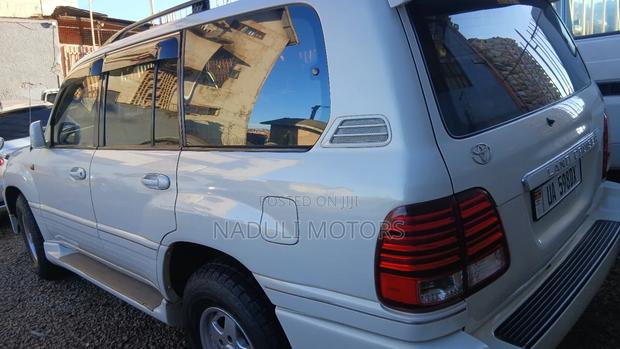Toyota Land Cruiser 2007 White