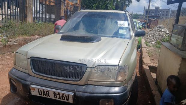 Subaru Forester 2001 Gold