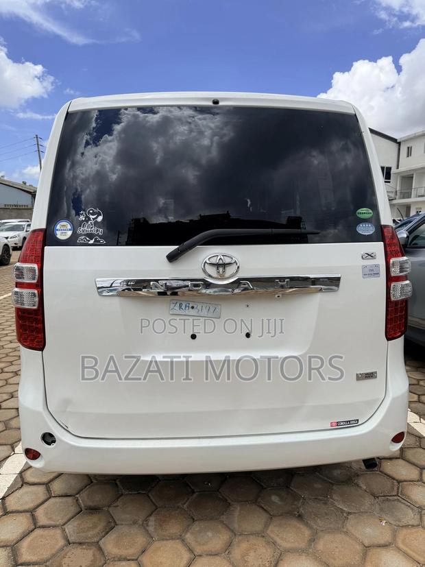 Toyota Noah 2013 White