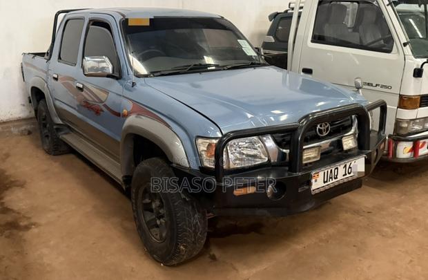Toyota Hilux 2002 Blue
