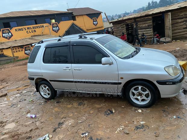 Toyota Raum 2004 Gray