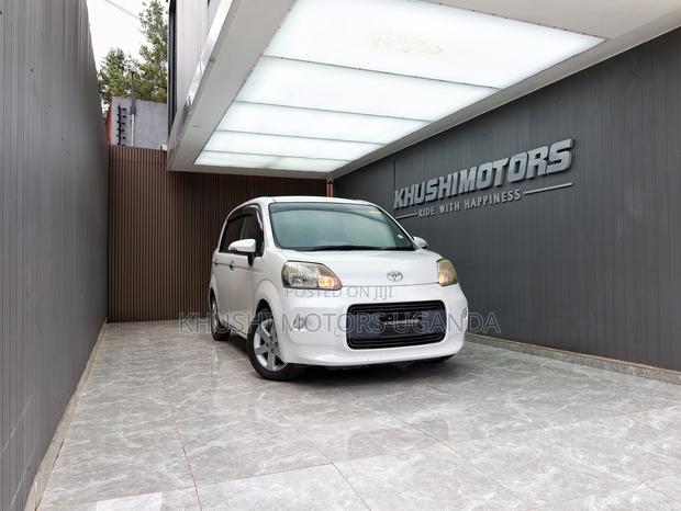 Toyota Porte 2012 Pearl