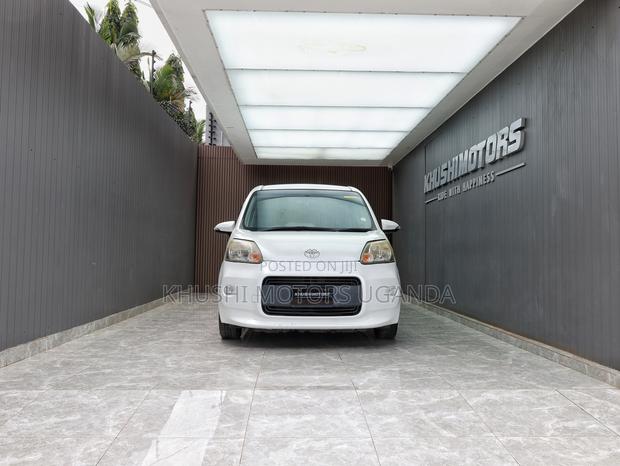 Toyota Porte 2012 Pearl