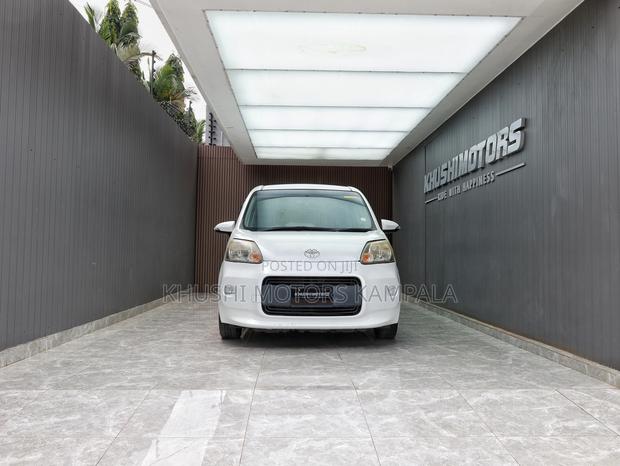 Toyota Porte 2012 Pearl