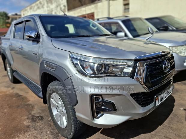 Toyota Hilux Revo Double Cab Deisel 2.8 AWD 2017 Gray