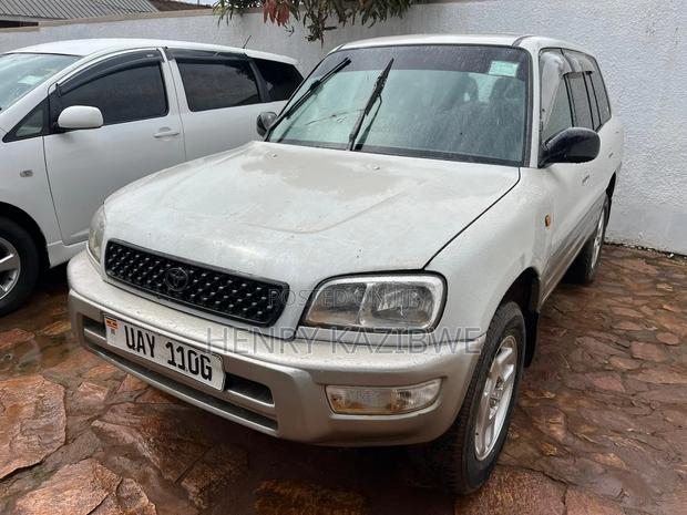 Toyota RAV4 Softtop 4x4 1999 Silver