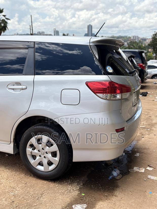 Toyota Wish 2012 Silver