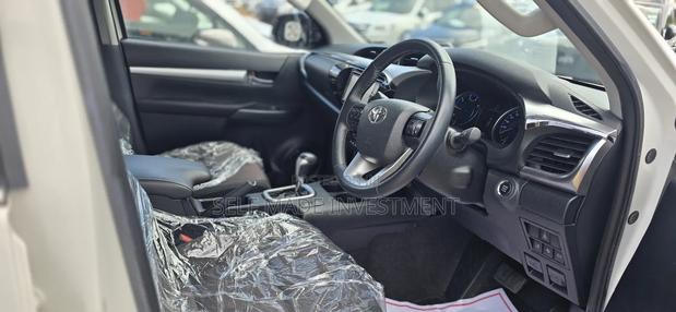 Toyota Hilux 2018 White
