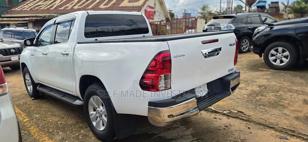 Toyota Hilux 2018 White