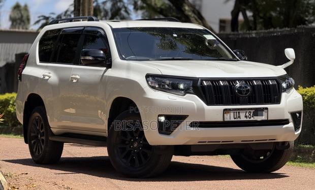 Toyota Land Cruiser Prado 2.7 2023 White