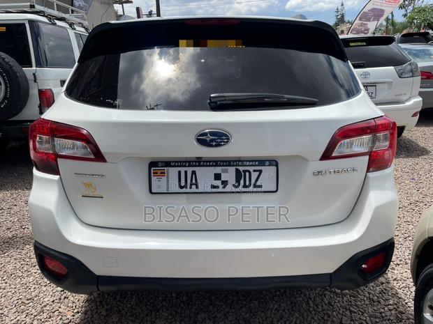 Subaru Outback 2.5i Premium 4dr Wagon AWD (2.5L 4cyl CVT) 2015 White