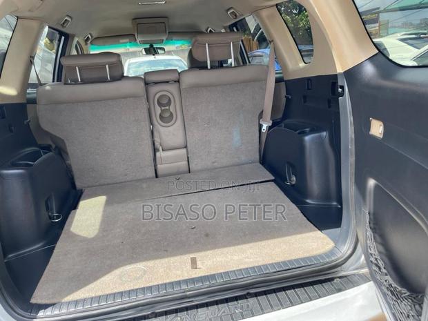 Toyota Vanguard 2011 Silver