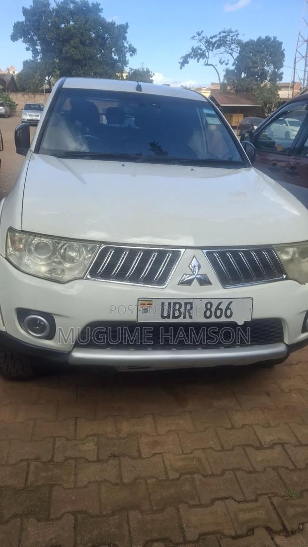 Mitsubishi L200 2010 White