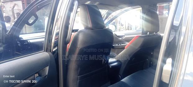 Toyota Hilux 2022 Black