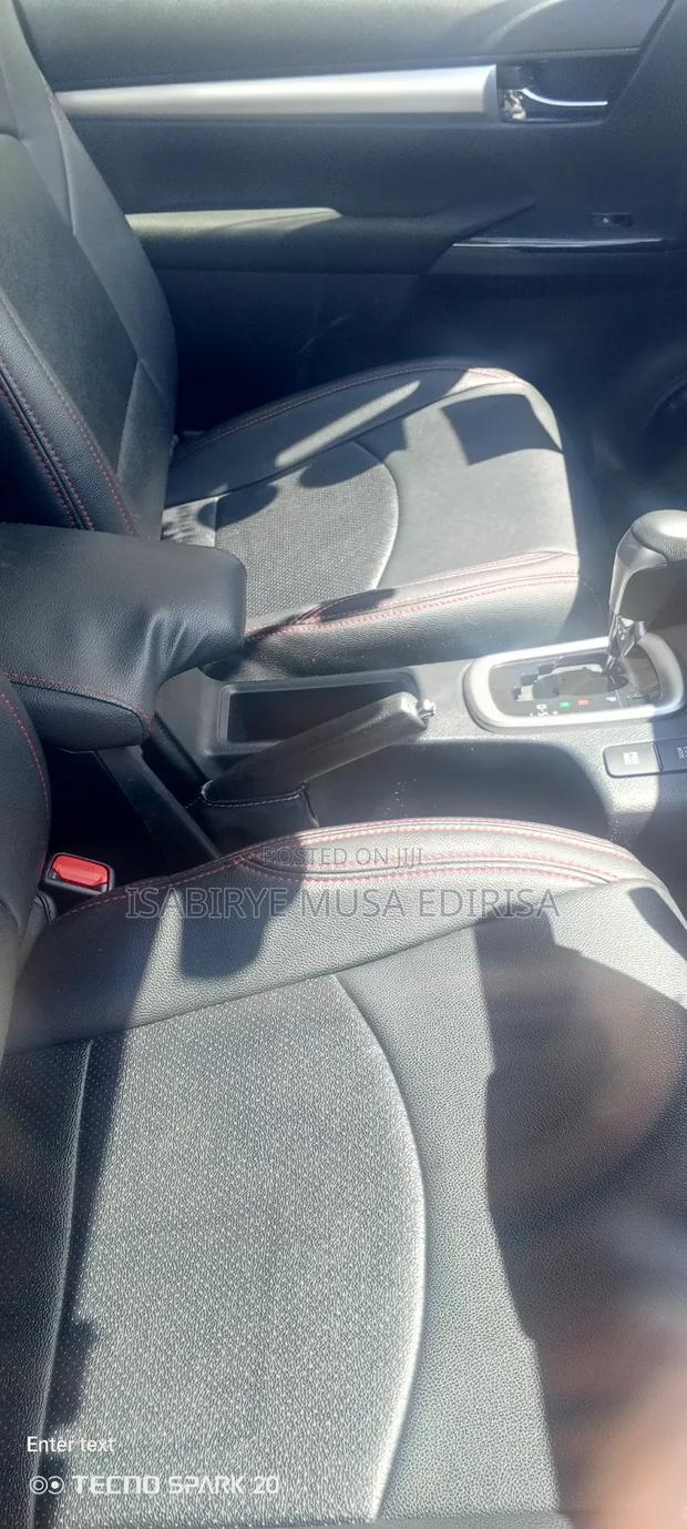 Toyota Hilux 2022 Black