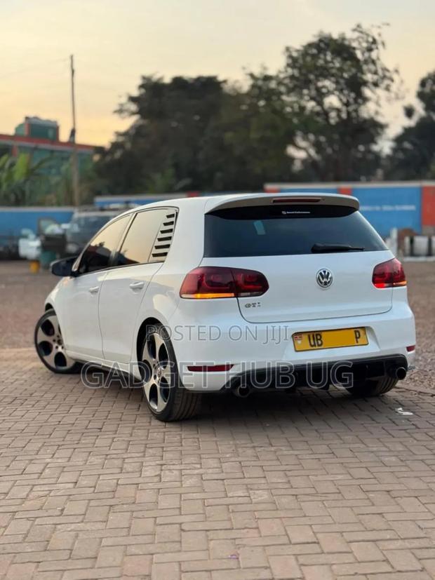 Volkswagen Golf GTI 2011 White