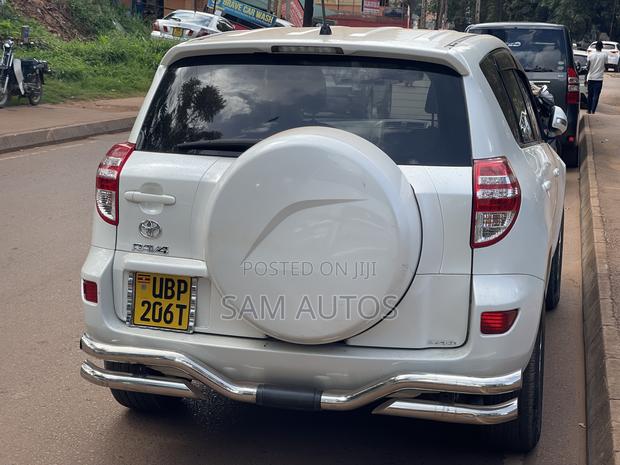 Toyota RAV4 2009 White