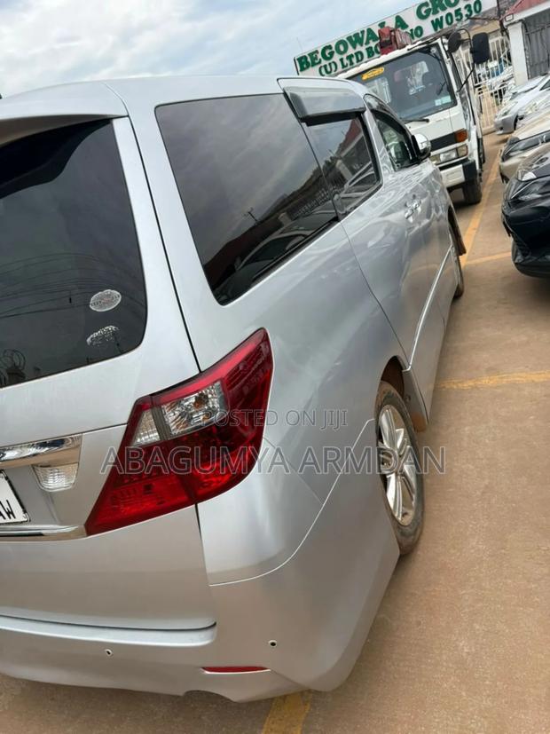 Toyota Alphard 2.4 Petrol FWD 2011 Silver