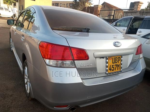Subaru Legacy 2010 Silver
