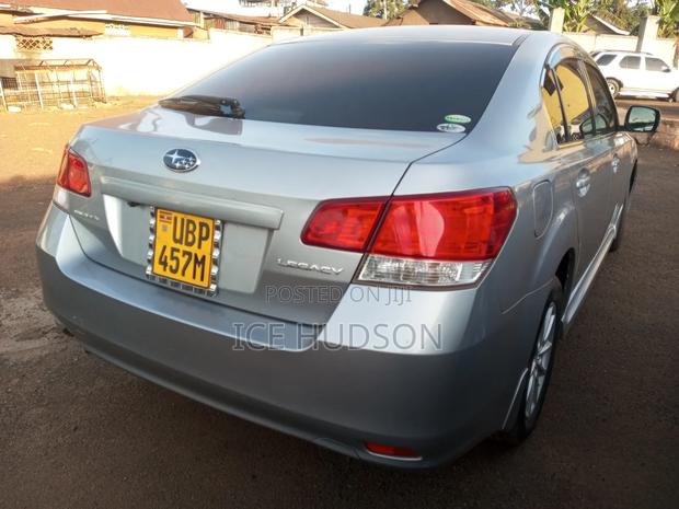 Subaru Legacy 2010 Silver