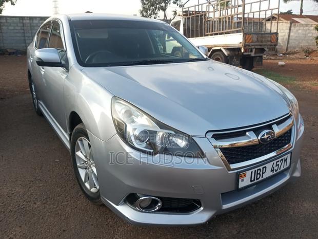 Subaru Legacy 2010 Silver
