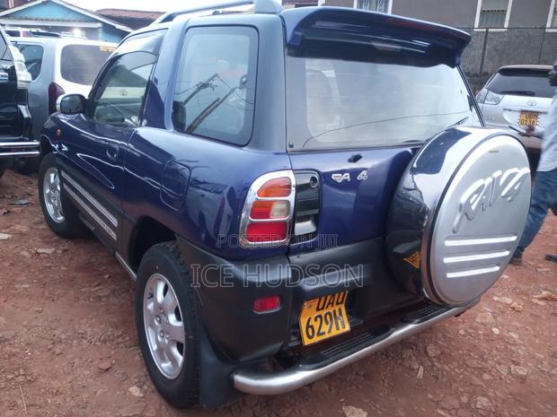 Toyota RAV4 1999 Blue