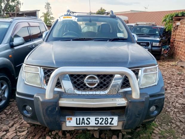 Nissan Navara 2000 Black