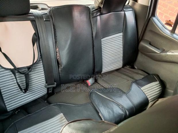 Nissan Navara 2000 Black